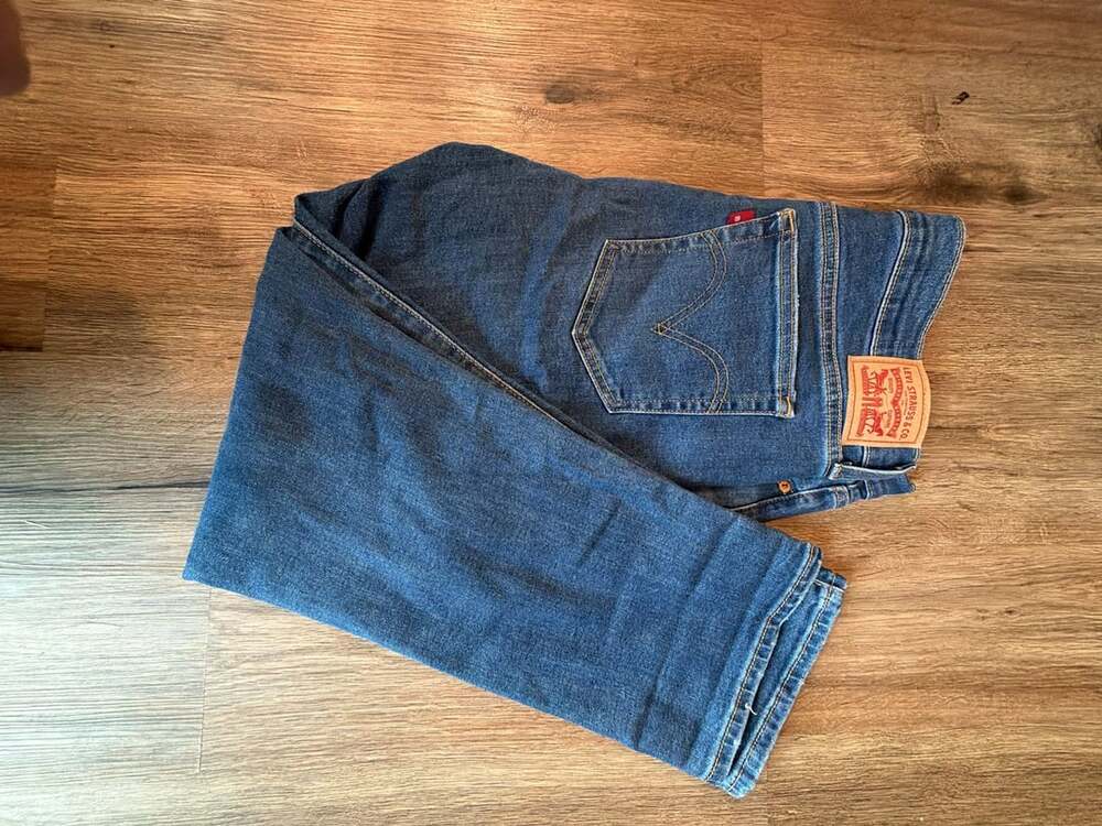 Levi's Wedgie Straight Jeans Size 34 Blue Distressed Denim